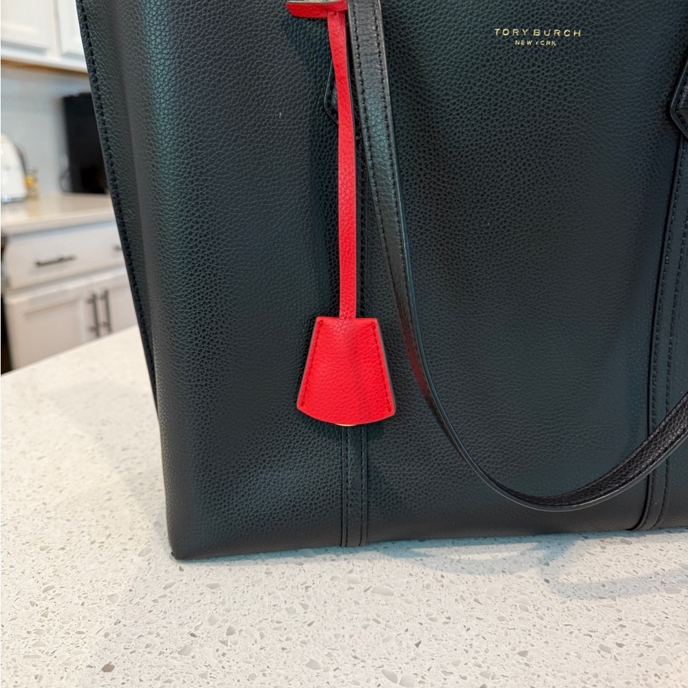 Tory Burch Black Tote 1.99 shipping until 5/13 - Picture 7 of 15